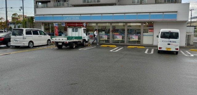 コンビニ　ローソン　姫路正門通四丁目店（コンビニ）まで200m