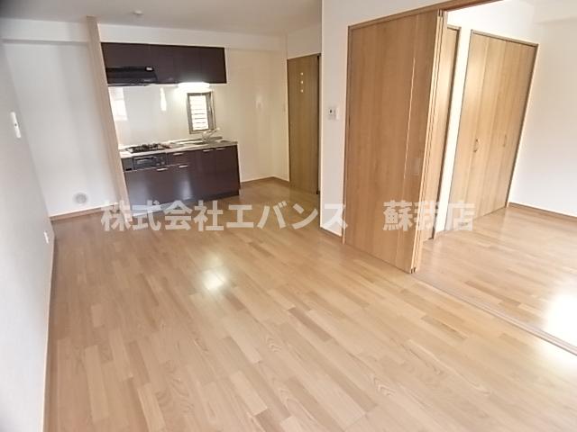 居室・リビング　こちらの居間で趣味の時間をお楽しみください
