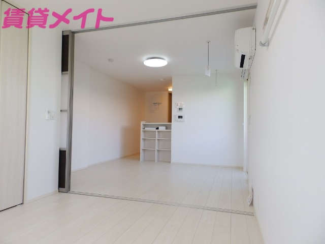 居室・リビング　同型参考写真