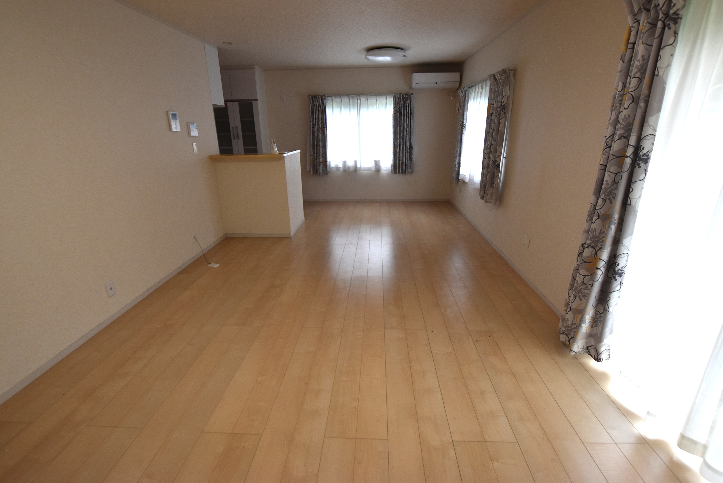 香芝市関屋戸建の居間写真
