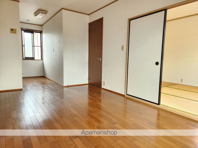 イーストレトアSIIの居間写真