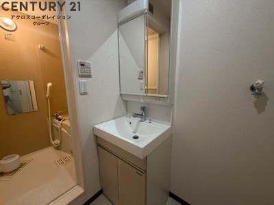 トイレ　温水洗浄便座付きのトイレです♪