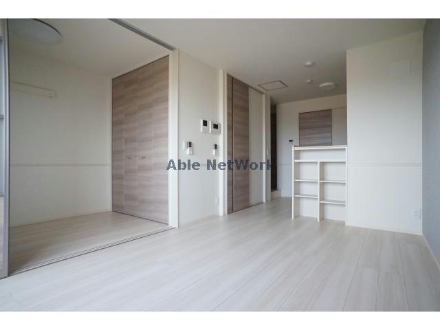 ＪＲ東海道本線 浜松駅 バス乗車時間：31分 最寄りバス停で下車 徒歩4分 2階建 築7年の居間写真