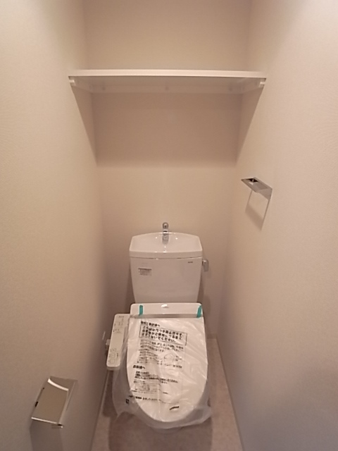 プレサンスジェネ新神戸ステーションフロントのトイレ写真