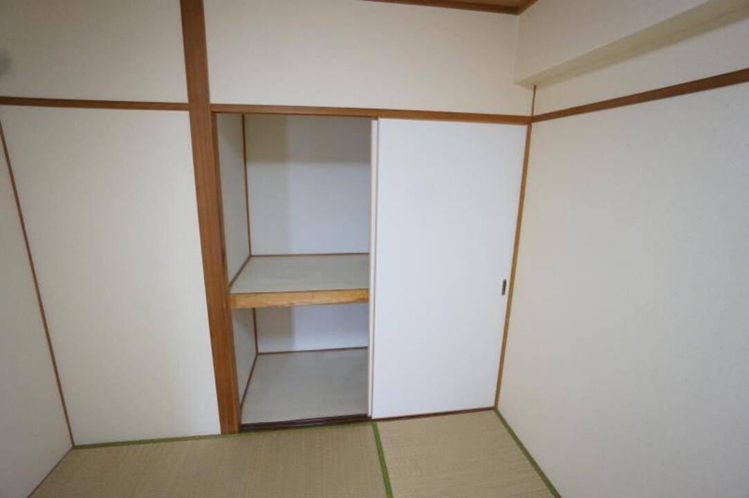 収納　押入れ