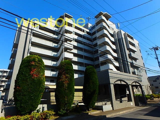 建物外観　１０階建て大規模マンションです