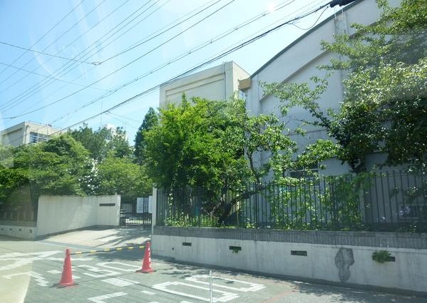 小学校　尼崎市立小園小学校（小学校）まで525m