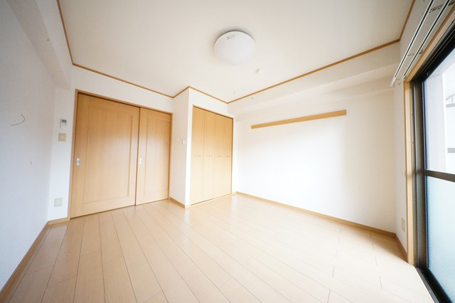 ＪＲ山陽本線 新下関駅 徒歩15分 4階建 築22年の居間写真