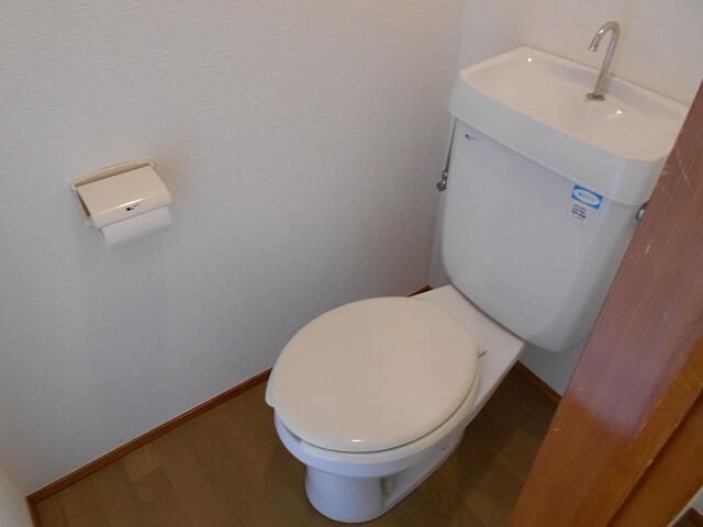地下鉄名城線 西高蔵駅 徒歩4分 3階建 築61年のトイレ写真