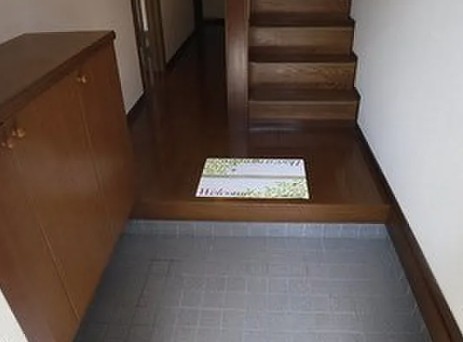 東急東横線 都立大学駅 徒歩15分 2階建 築33年の玄関写真