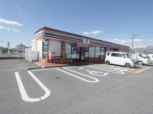 コンビニ　セブンイレブン 広陵町役場前店（コンビニ）まで830m