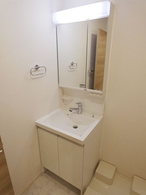 洗面設備　欠かせない独立洗面台です。