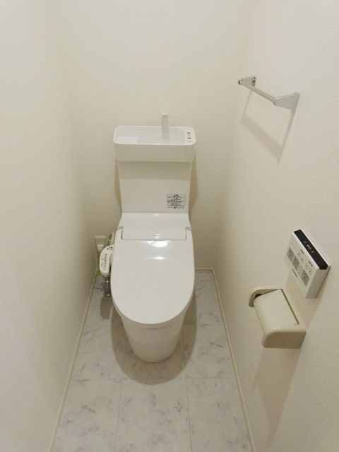 トイレ　ウォシュレット付きです。