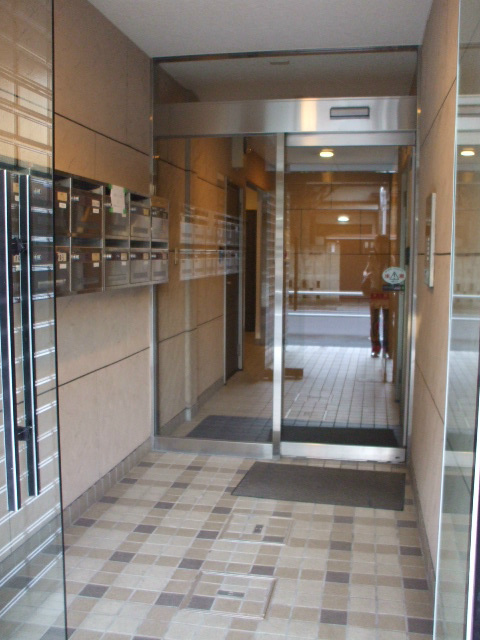 ＪＲ総武線 中野駅 徒歩8分 3階建 築29年の玄関写真