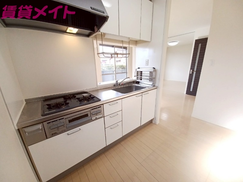 キッチン　同物件別部屋写真