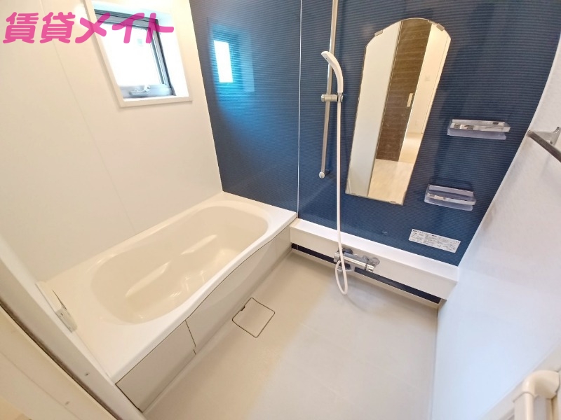 バス・シャワールーム　同物件別部屋写真