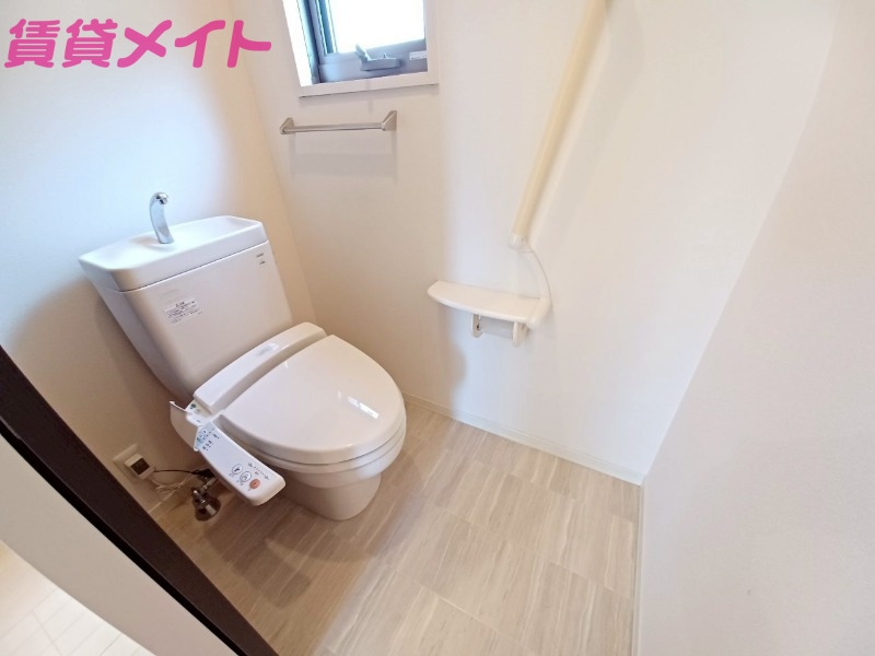 トイレ　同物件別部屋写真
