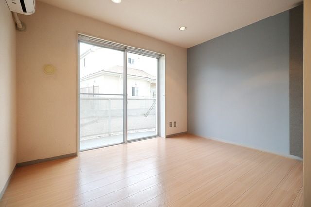 居室・リビング　同物件別部屋写真