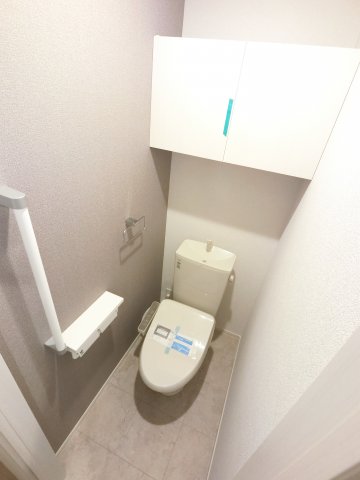 トイレ　※同タイプ写真になります
