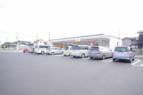 コンビニ　セブンイレブン 小山横倉新田店（コンビニ）まで615m