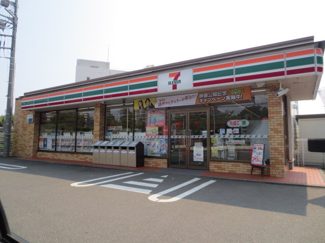 コンビニ　セブンイレブン（コンビニ）まで379m