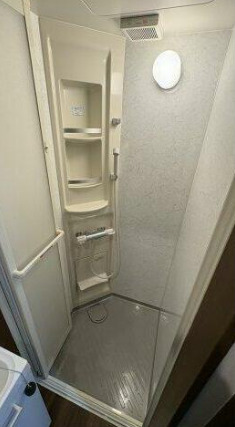 バス・シャワールーム　お掃除のしやすいシャワータイプです。