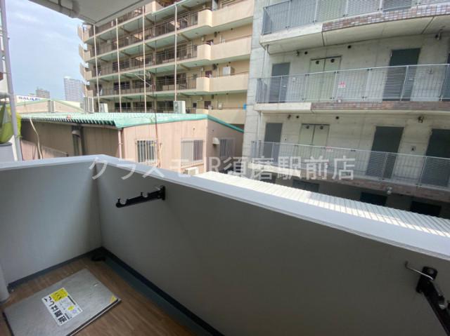 バルコニー　心地よい風が吹くバルコニー。洗濯物もよく乾きそうです。