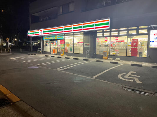 コンビニ　セブンイレブン 北区浮間２丁目店（コンビニ）まで395m