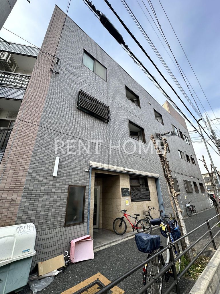 建物外観　鉄骨造４階建てです