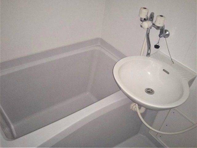バス・シャワールーム　バス・トイレ別なので、ゆったりお風呂に入れます♪