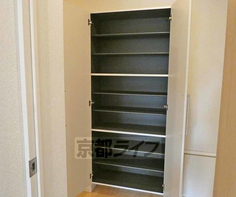 その他部屋・スペース　廊下にあるシューズボックスです。