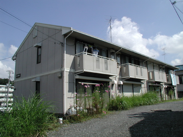 横浜市神奈川区菅田町のアパートの建物外観