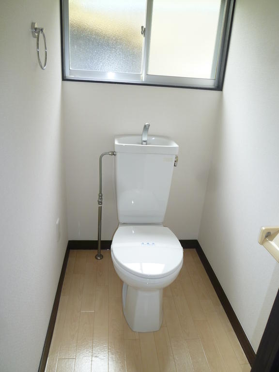 ＪＲ山陽本線 海田市駅 徒歩12分 1階建 築58年のトイレ写真