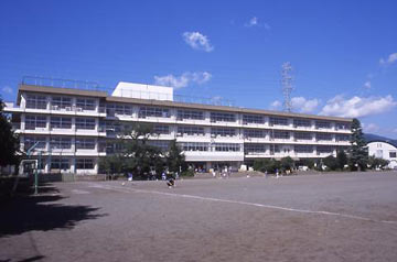 小学校　秦野市立西小学校（小学校）まで1745m