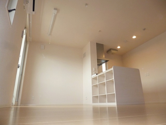 居室・リビング　エアコン付。インターネットが無料で使えます。