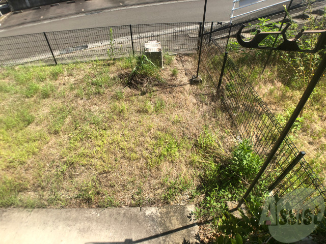 バルコニー　ベランダは庭があるので天気がいい時などいいですね