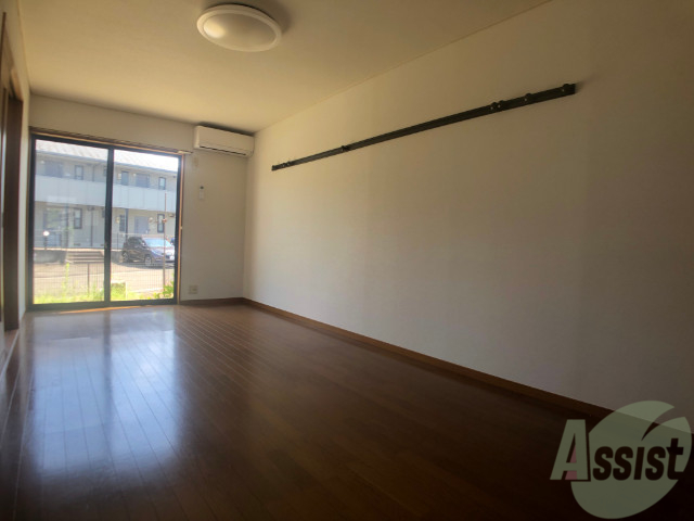 居室・リビング　陽当たり良好で、広々しているのでいいですね