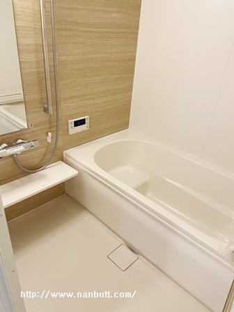 バス・シャワールーム　浴室乾燥機・追い焚き機能付き一坪バス