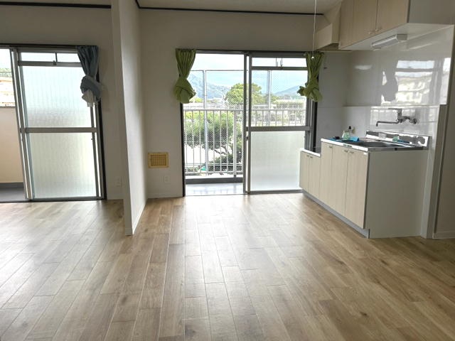 居室・リビング　写真は別号室のものです。