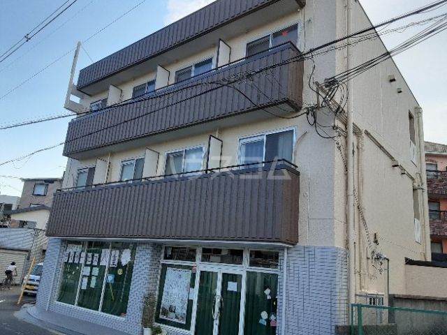 山崎第８マンションの建物外観