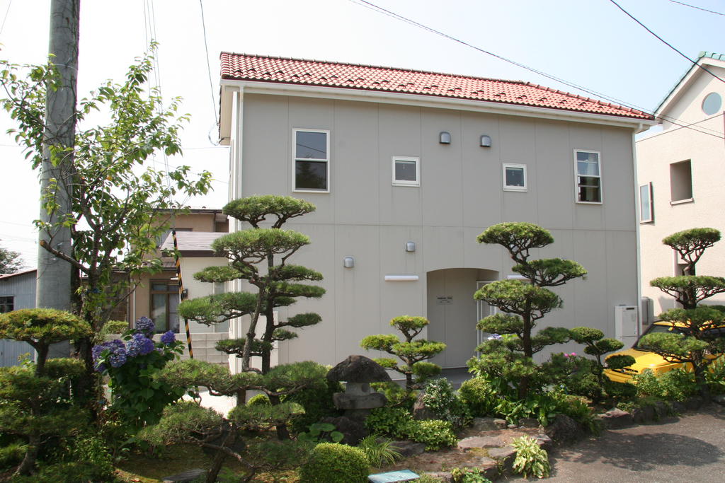 建物外観　敷地内に駐車場有♪