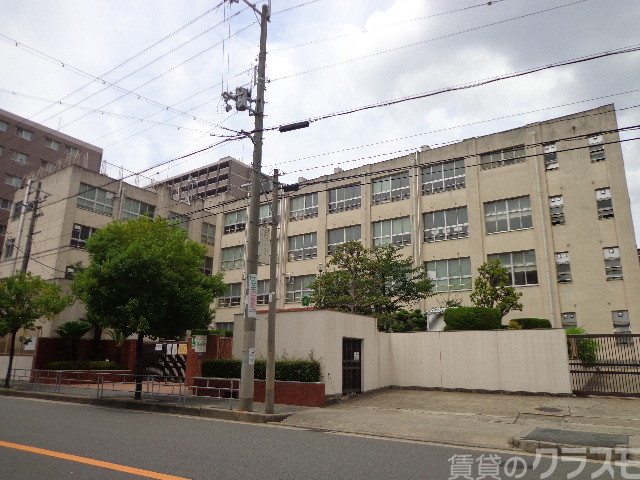 小学校　新東三国小学校（小学校）まで550m
