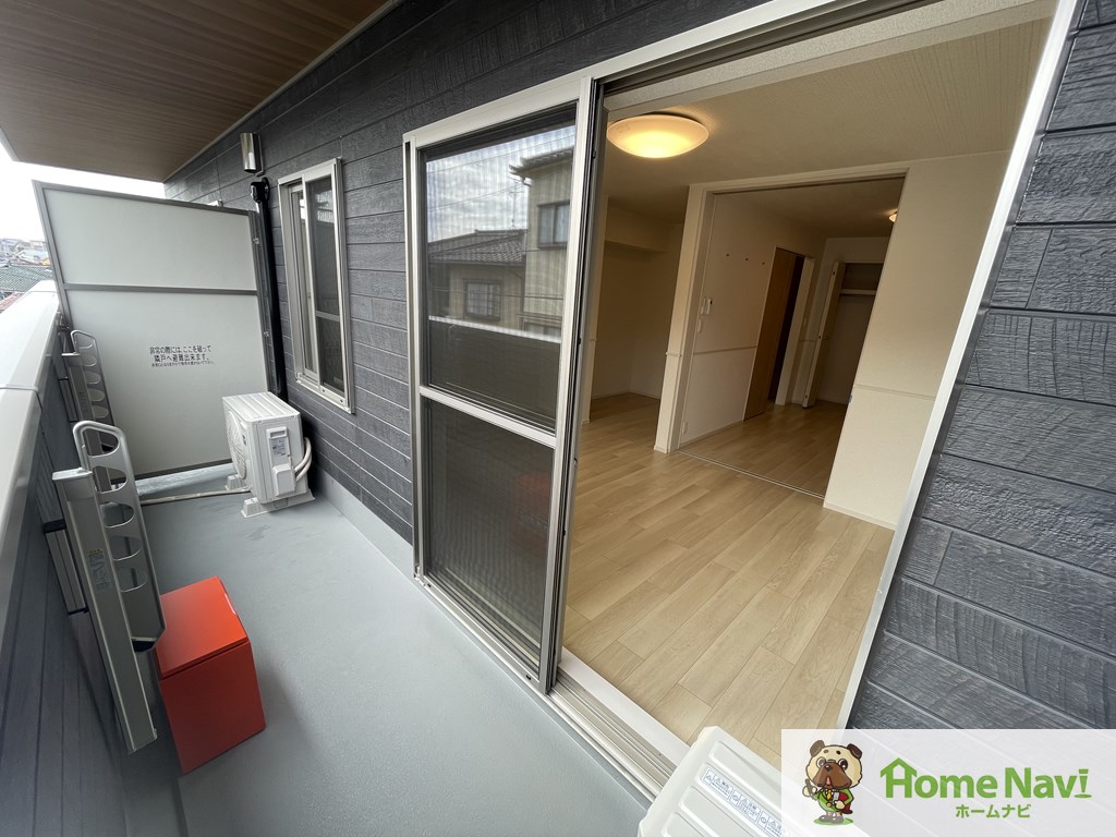 バルコニー　南東向き。日当たり良好です。