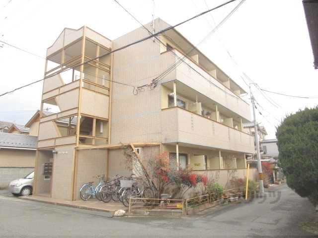 京都市西京区上桂森上町のマンションの建物外観