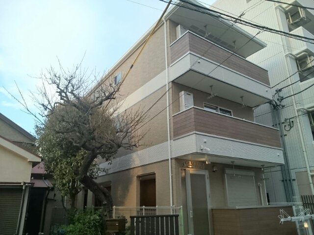 横浜市神奈川区七島町のアパートの建物外観