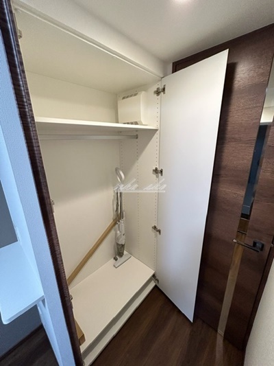 収納　オートロック