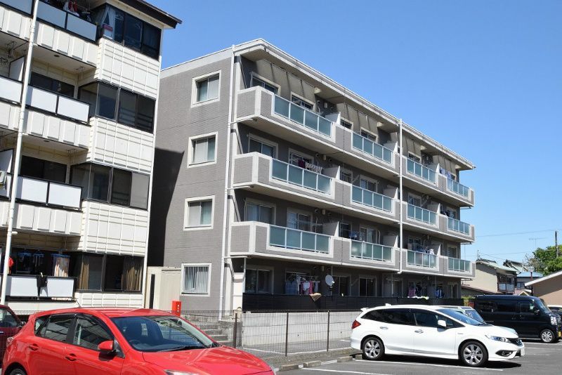 小田原市扇町のマンションの建物外観