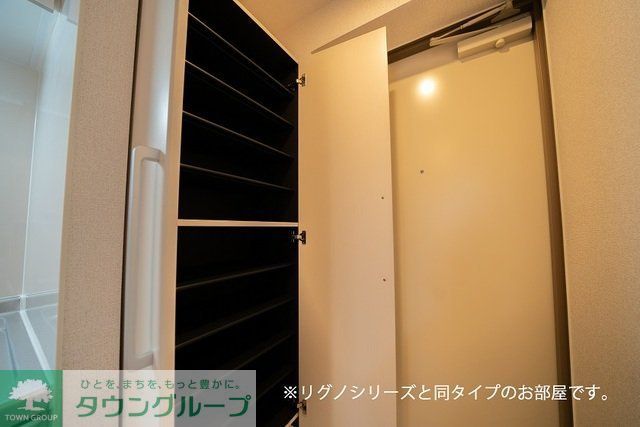 【浦安市富士見のマンションの玄関】