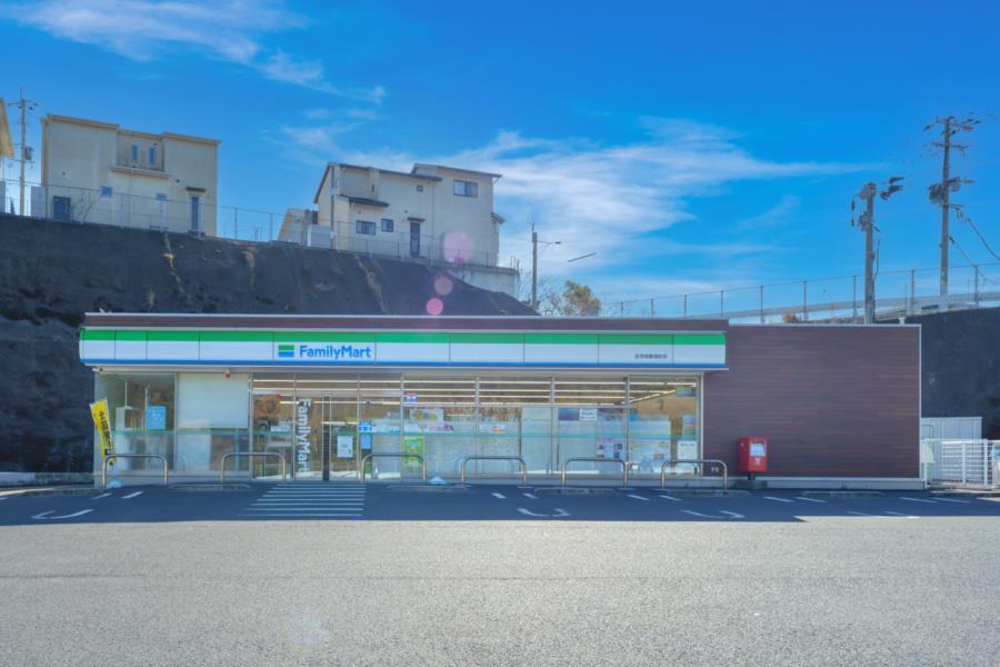 コンビニ　ファミリーマート　佐世保勝海店（コンビニ）まで534m
