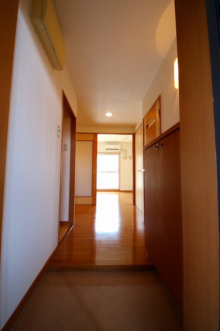 玄関　同タイプの写真で。床・クロスの色など現状優先です。